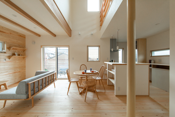 吹き抜けになっているダイニング