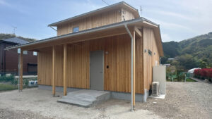 杉の無塗装外壁